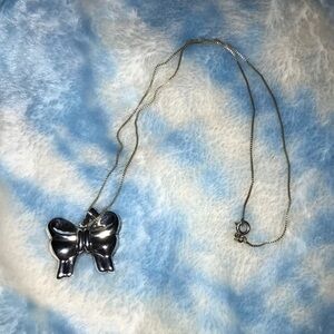Vintage sterling silver bow necklace (bow and chain both stamped .925)